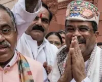 इस्तीफे के बाद संसद पहुंचे धर्मेंद्र प्रधान का राजग सांसदों ने किया स्वागत