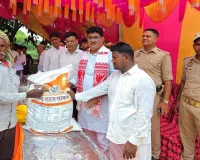 बाढ़ प्रभावित 300 परिवारों में विधायक ने बांटी राहत सामग्री