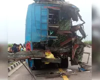 पूर्वांचल एक्सप्रेस-वे सड़क हादसे में तीन यात्रियों मौत , 11 घायल