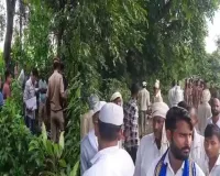  पेड़ से लटका मिला किशोरी का शव,तीन हिरासत में,चौकी इंचार्ज निलंबित