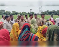 मीरजापुर: शराब ठेके पर महिलाओं का हंगामा, आबकारी इंस्पेक्टर ने संभाला मोर्चा