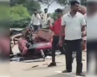 प्रयागराज में मजदूरों से भरी ट्रैक्टर-ट्रॉली पलटने महिला की मौत, 20 मजदूर घायल