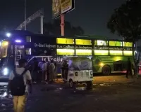 अवध बस अड्डे के पास हाईटेक स्लीपर बसों का अवैध संचालन