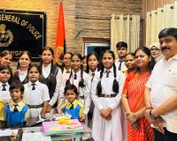 सेन्ट्रल एकेडमी की छात्राओं ने डीआईजी संजीव त्यागी को बांधा रक्षाबंधन