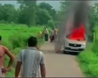 चलती कार में लगी आग, दरवाजा लॉक होने से अधेड़ की जिंदा जलकर मौत