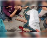रोडवेज बस की टक्कर से महिला की मौत, बाल-बाल बचा बेटा