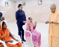 जनता दर्शन में सीएम योगी का बड़ा निर्देश, पूनम को मिलेगी निराश्रित गाय
