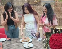 गुलमोहर एनक्लेव की पूर्व आरडब्ल्यूए अध्यक्ष रश्मि चौधरी का जन्मदिन धूमधाम से मनाया गया