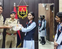 उर्मिला एजुकेशनल एकेडमी की छात्राओं ने पुलिस अधिकारियों को बाँधी राखी 