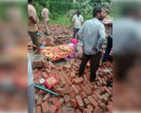 वाराणसी में बारिश का कहर, मकान की दीवार गिरने से दंपती की मौत