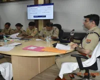 लखनऊ में आगामी त्योहारों को लेकर पुलिस आयुक्त ने की समीक्षा बैठक