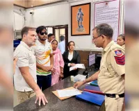 घायल छात्र संग डीसीपी ऑफिस पहुंचे राहुल गांधी, एफआईआर की मांग