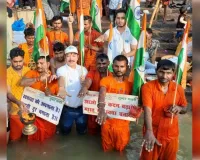 कंधे पर कांवर, हाथों में तिरंगा; कांवड़ियों ने दिया जल संरक्षण का अनूठा संदेश
