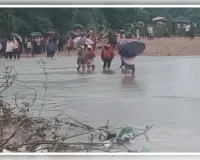 स्कूल से घर लौटते समय नदी में बहे तीन मासूम, तलाश जारी