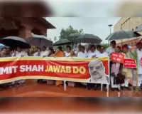 'अमित शाह जवाब दो' के नारों के साथ विपक्ष का संसद परिसर में हंगामा