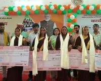 रसोइया सम्मान एवं कैशलेस चिकित्सा कार्ड वितरण समारोह में कर्मठ रसोइयों का सम्मान
