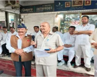बढ़े हाउस टैक्स के विरोध में व्यापारियों का धरना दूसरे दिन भी जारी