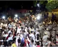 जंतर-मंतर पर चला ‘रिजर्वेशन हटाओ आंदोलन’, पुलिस ने हिरासत में लिया