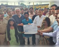 गुलदार के हमले में मासूम की मौत, विधायक ने परिवार को दी मदद