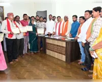 उप मुख्यमंत्री हितग्राहियों को सौंपे पीएम आवास योजना शहरी 2.0 के स्वीकृति पत्र