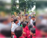 लखनऊ में शिक्षकों की कमी पर छात्रों का प्रदर्शन, सड़क जाम