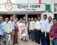 मानदेय में देरी पर शिक्षामित्रों ने बीएसए को सौंपा ज्ञापन