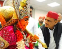 हनुमान के वेश में भाजपा ने नचाया, सपा अध्यक्ष ने रंग मंच पर किया सम्मान  