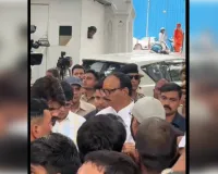 डिप्टी सीएम का आवास घेरकर अभ्यर्थी बोले ‘सर, नौकरी चाहिए’