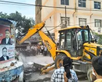 सवा घंटे में वकीलों के 58 अवैध चैंबर ढहाए 