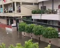 मानसून की रिकॉर्ड तोड़ बारिश से घरों में घुसा पानी