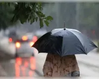 लखनऊ में आज बारिश होने की संभावना, आसमान में छाए काले बादल