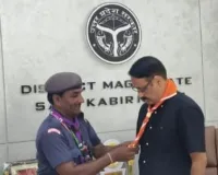स्काउट गाइड स्कार्फ डे के अवसर पर डीएम व एसपी को स्कार्फ लगाकर किया गया सम्मानित