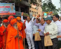 सावन के पहले सोमवार पर बम-बम भोले के जयकारों से गूंजी छोटी काशी,शिवभक्तों पर हुई पुष्प वर्षा