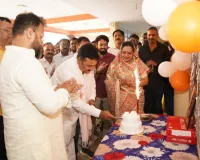 केक काटकर मनाया केंद्रीय राज्यमंत्री कमलेश पासवान का 50वां जन्मदिन