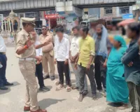 यातायात पुलिस द्वारा अभियान चलाकर सड़क किनारे से हटवाया गया अतिक्रमण