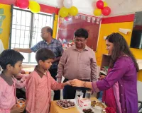 डीएम ने बच्चों को दवा खिलाकर ’’राष्ट्रीय कृमि मुक्ति दिवस’’ अभियान का किया शुभारम्भ