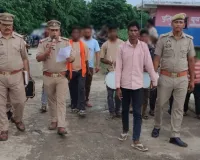जिला बदर अभियुक्त को बैंड-बाजा के साथ जनपद की सीमा से किया गया बाहर