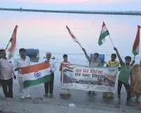गंगा घाटों में लहराया तिरंगा ,हर घर तिरंगा ,हर घाट पर तिरंगा का दिया संदेश