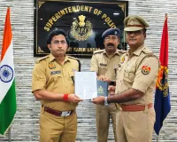 उत्कृष्ट कार्य करने वाले पुलिसकर्मी प्रशस्ति पत्र एवं नगद पुरस्कार से सम्मानित