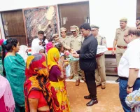 बंदियों के देशभक्ति कार्यक्रम ने बांधा समां,महिला बंदियों और बच्चों को बांटे फल-खिलौने