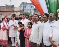पूर्व मंत्री आबिद रज़ा और चेयरपर्सन फात्मा रज़ा ने संयुक्त रूप से किया ध्वजारोहण