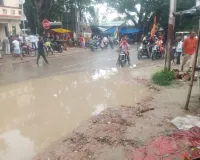 लापरवाही : भीखमपुर चौराहे पर जलभराव से कांवरियों और राहगीरों को मुसीबत
