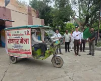 रोजगार मेले के प्रचार वाहन को सीडीओ ने दिखाई हरी झंडी