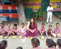 सीडीओ ने किया निरीक्षण, बच्चों संग किया भोजन 