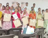 कम्युनिटी पुलिसिंग यूनिट द्वारा सरकारी योजनाओं की दी गई जानकारी