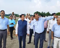 मण्डलायुक्त द्वारा ढ़ोलबजा तटबंध का किया गया निरीक्षण
