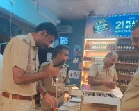 रैंडम आधार पर शराब के बोतलों की तीव्रता की जांच की गई