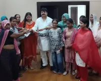 रक्षाबंधन पर बेटियों ने आबिद रज़ा को बांधी राखी