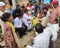 दो मासूम अनाथों की सहायता के लिए सांसद के साथ पहुंचे पूर्व विधायक