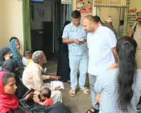पीएचसी और विद्यालय पहुंचे डीएम, व्यवस्थाओं की परखी हकीकत, गैरहाजिरी पर जताई नाराजगी
